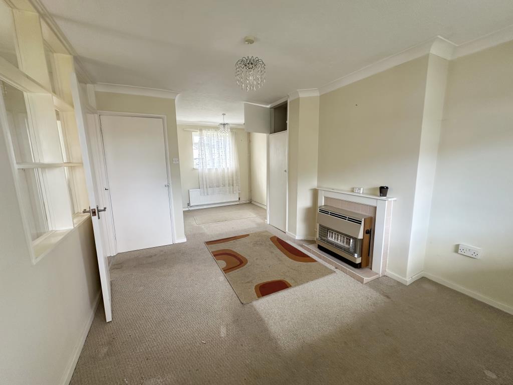Lot: 144 - SELF-CONTAINED ONE-BEDROOM FLAT - Living room with balcony access